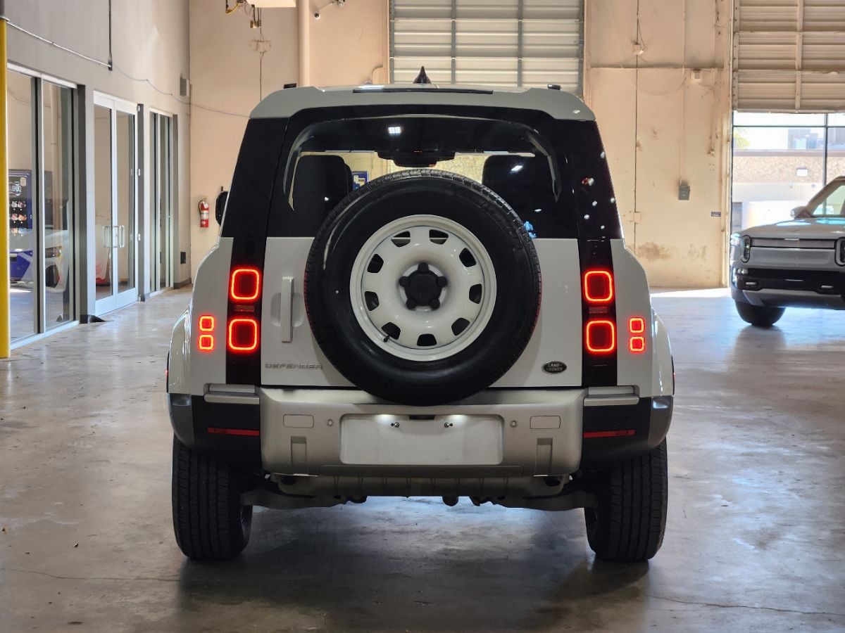 Land Rover Defender photo 9