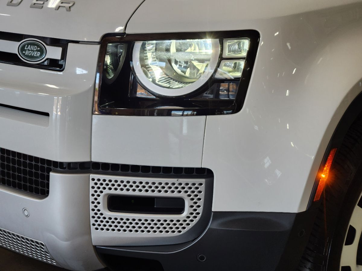 Land Rover Defender photo 17