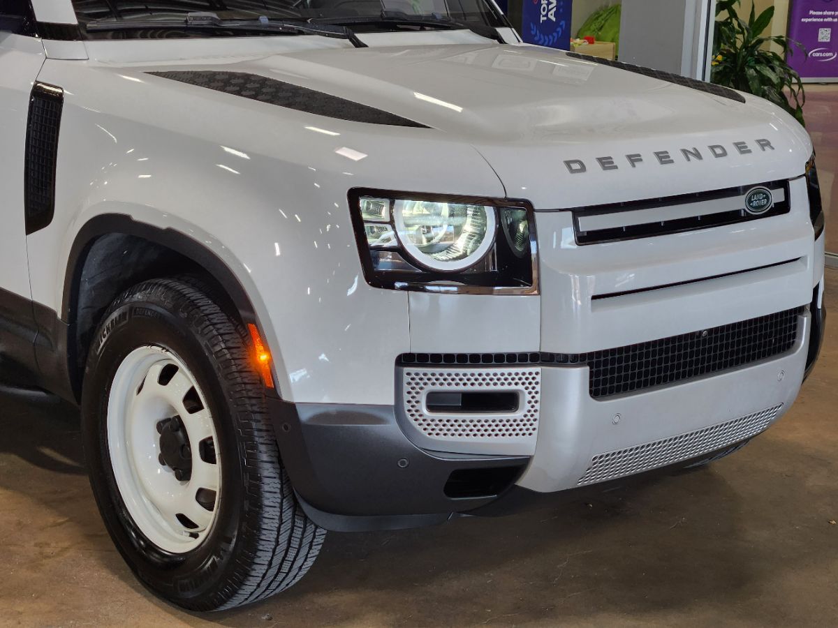 Land Rover Defender photo 19