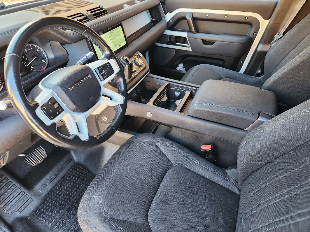 Land Rover Defender photo 21