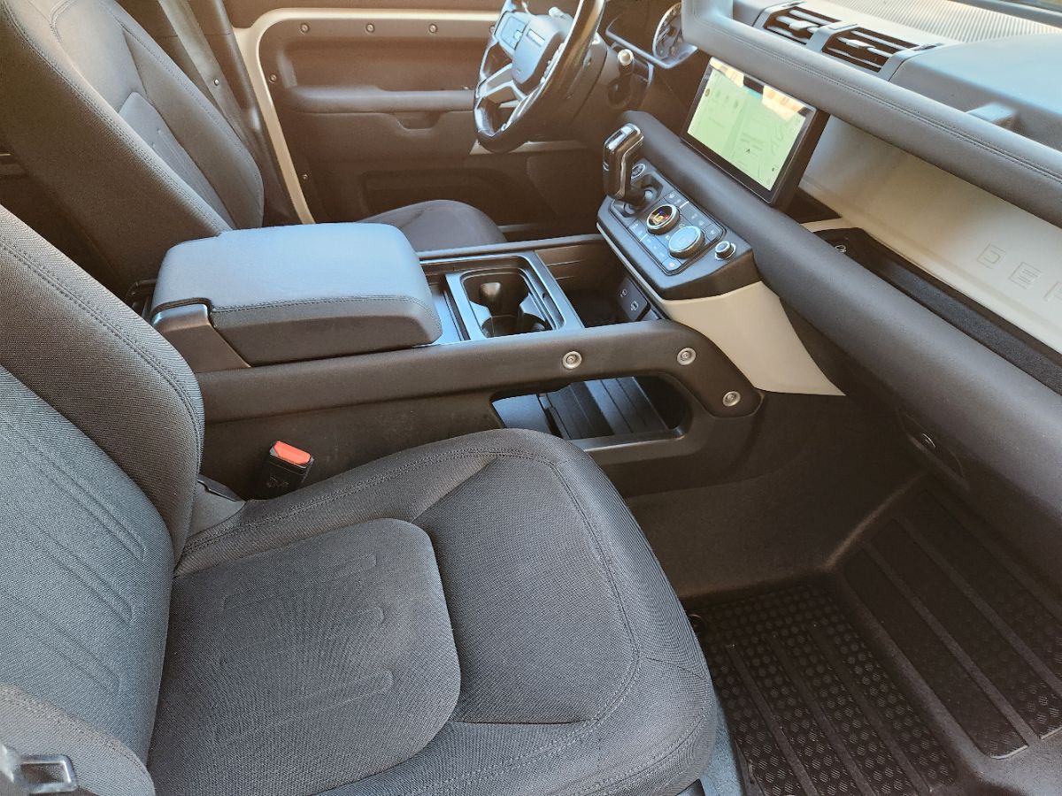 Land Rover Defender photo 25