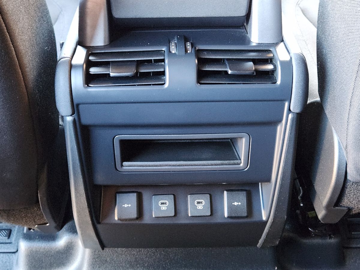 Land Rover Defender photo 46