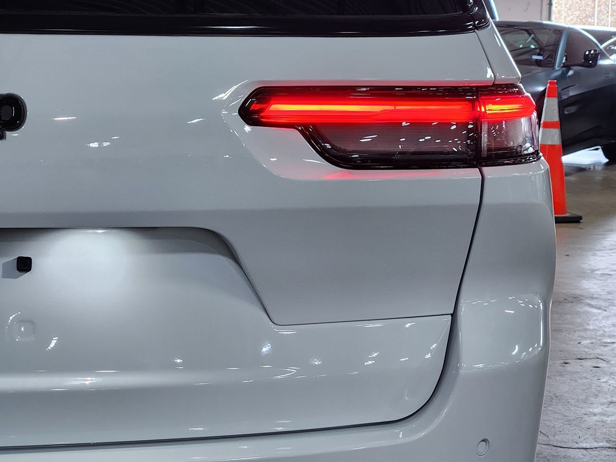 Jeep Grand Cherokee L photo 22