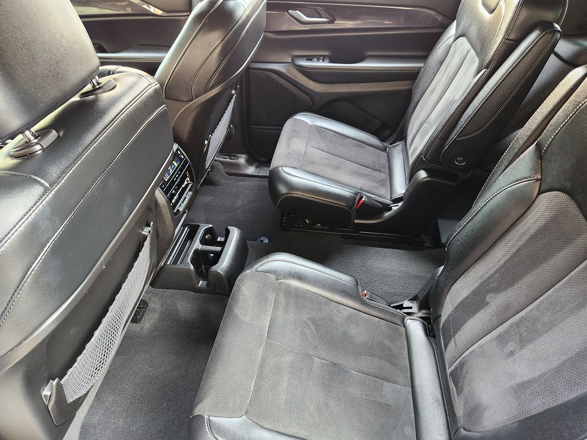 Jeep Grand Cherokee L photo 51