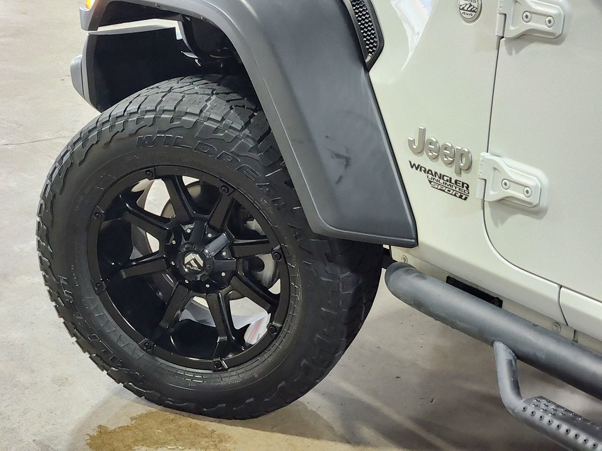 Jeep Wrangler photo 16