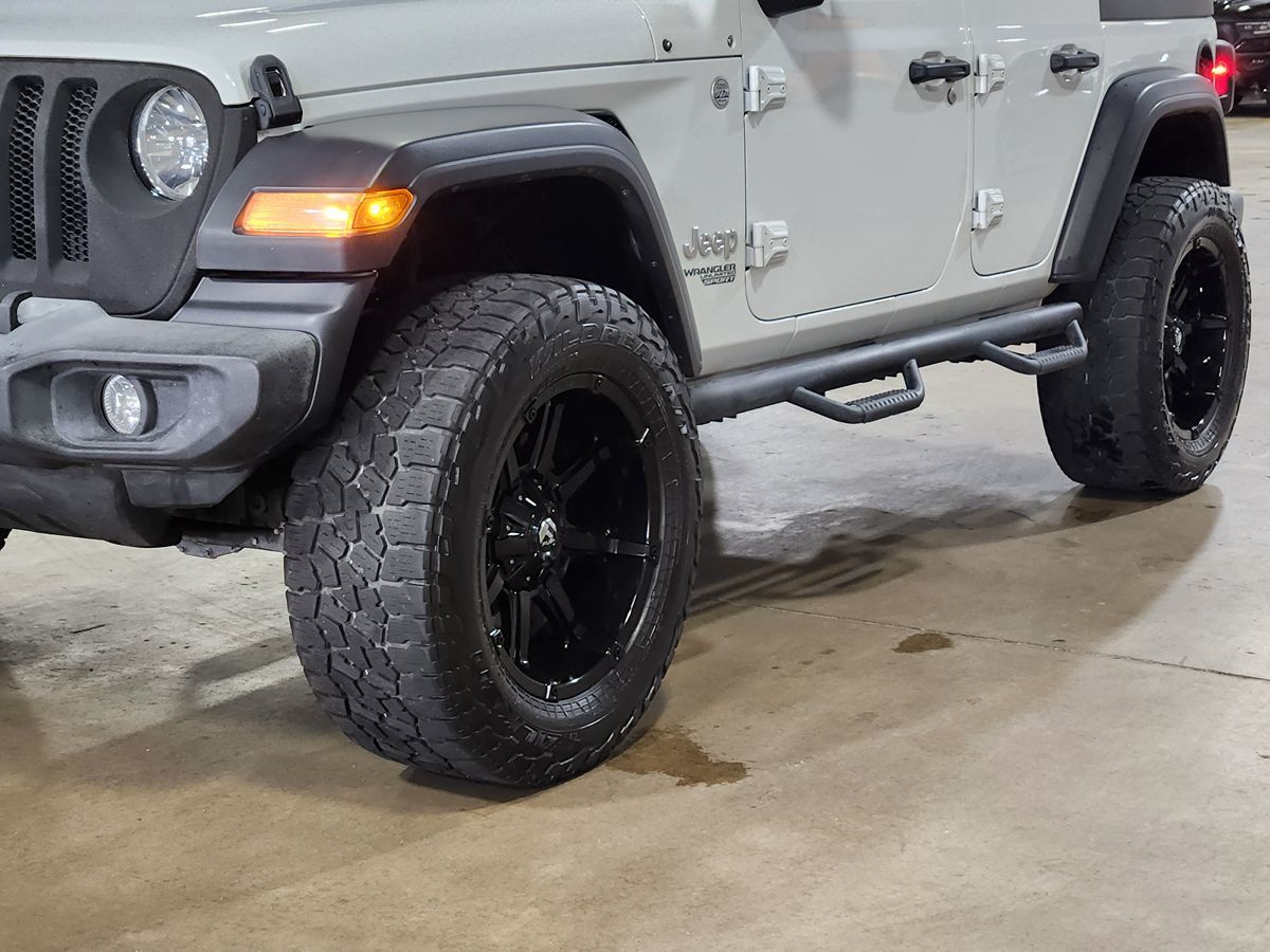 Jeep Wrangler photo 12