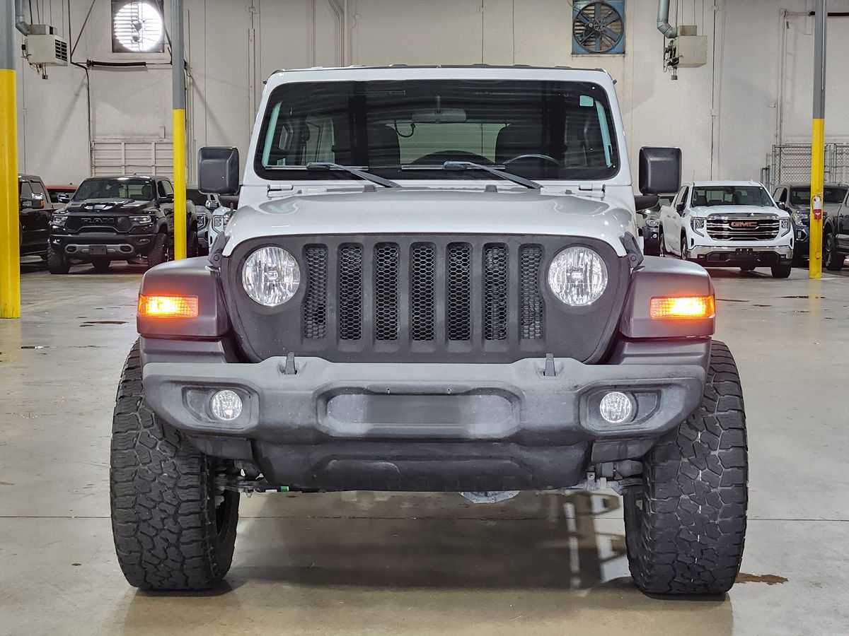 Jeep Wrangler photo 2