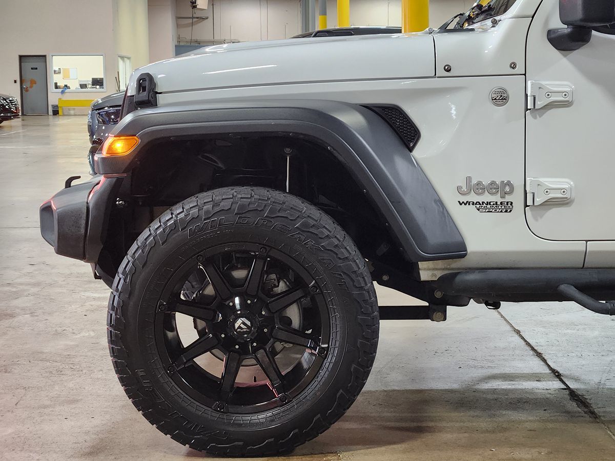 Jeep Wrangler photo 4