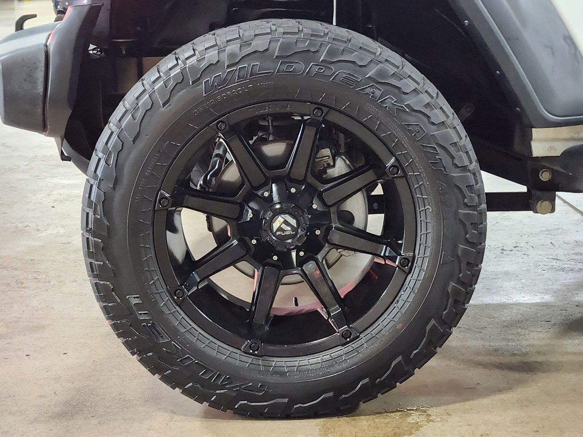 Jeep Wrangler photo 18