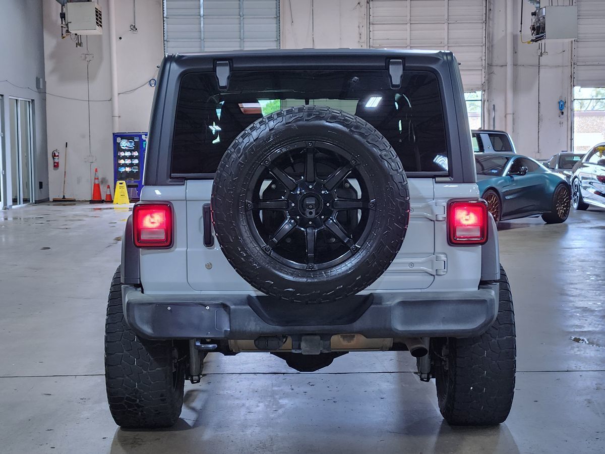 Jeep Wrangler photo 7