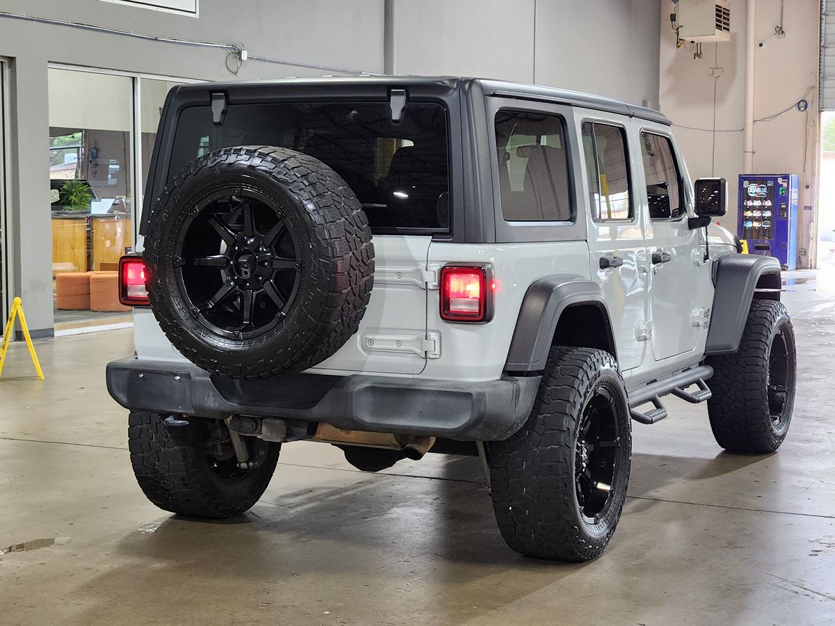 Jeep Wrangler photo 6