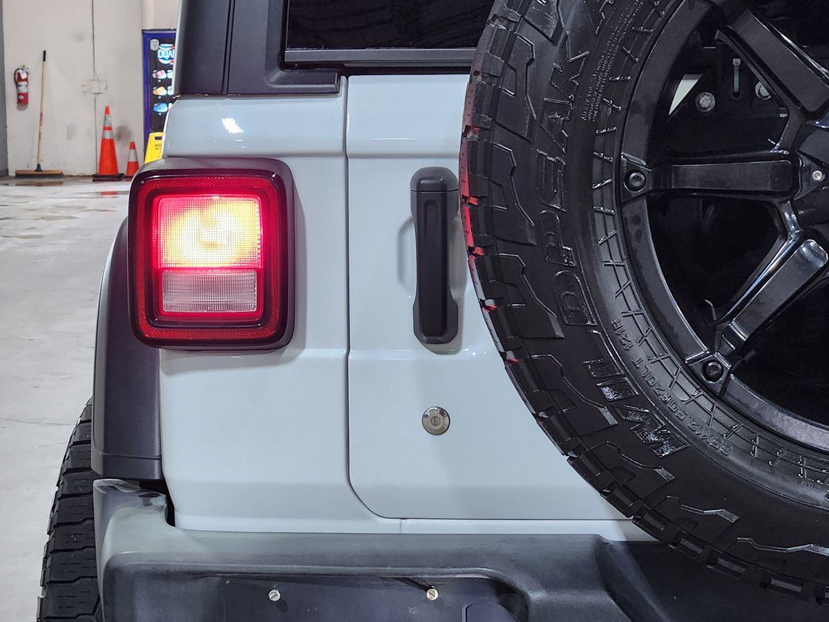Jeep Wrangler photo 14
