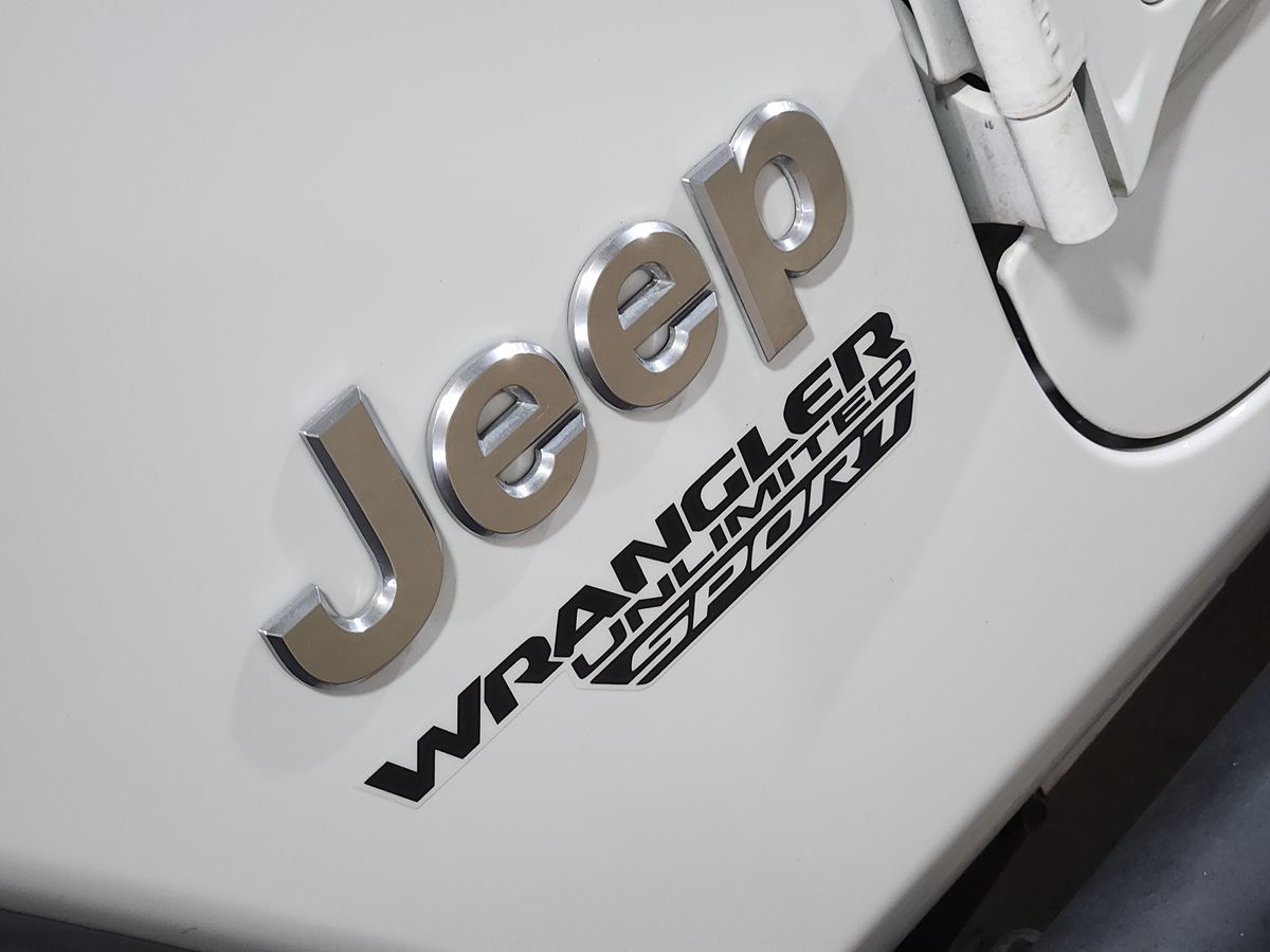 Jeep Wrangler photo 17