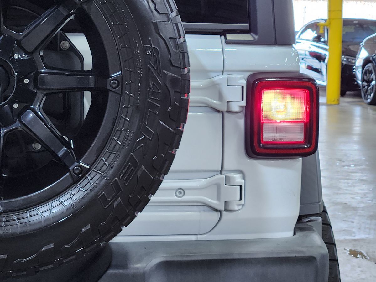 Jeep Wrangler photo 15