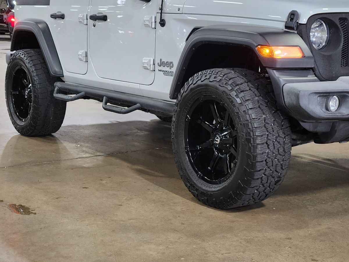 Jeep Wrangler photo 11