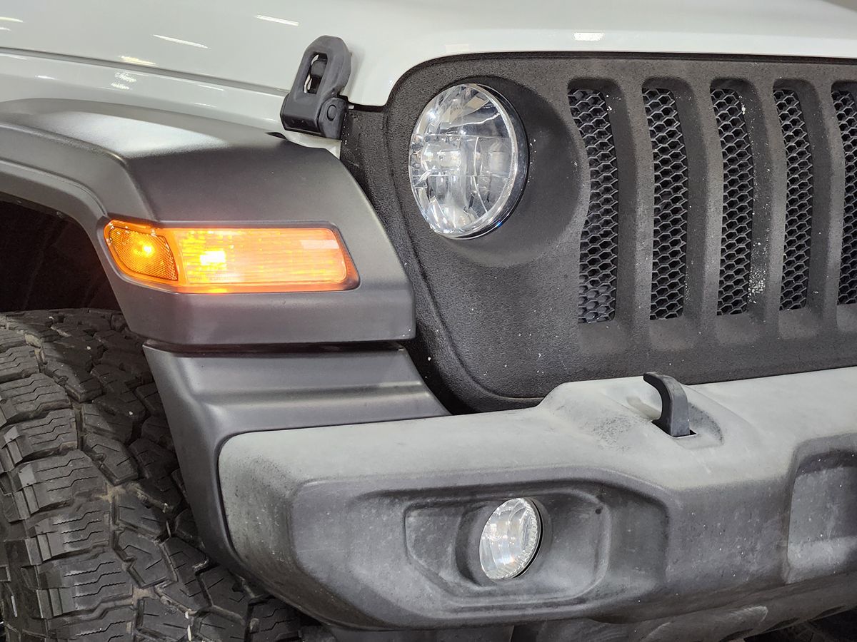 Jeep Wrangler photo 9