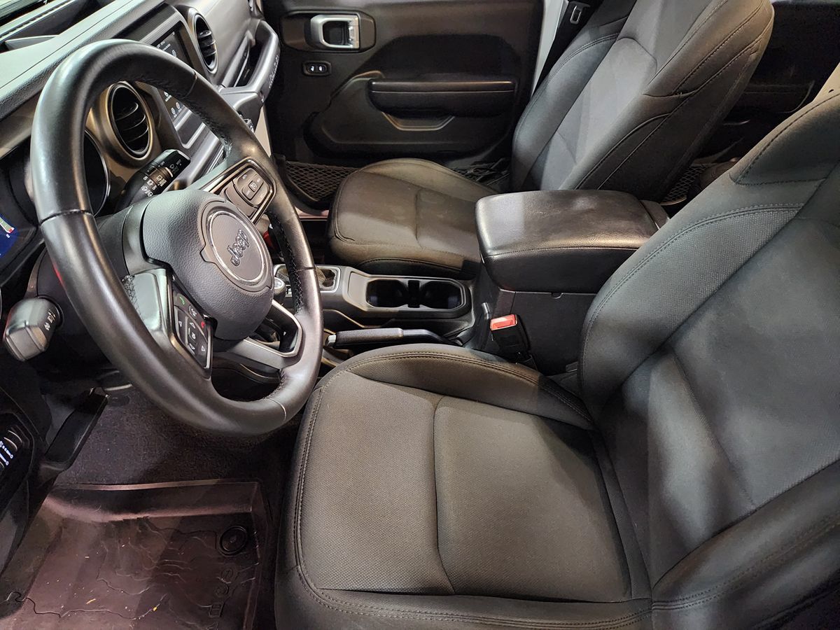 Jeep Wrangler photo 19