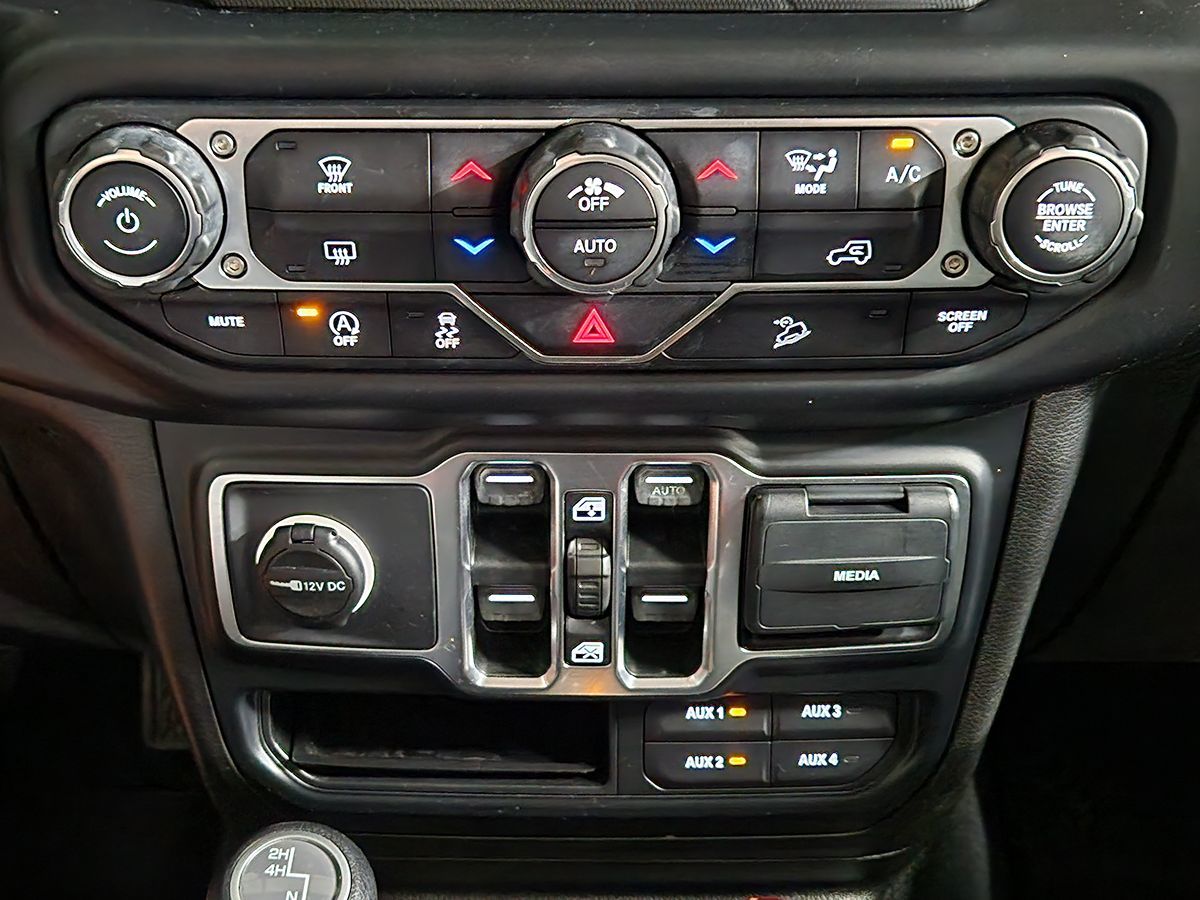 Jeep Wrangler photo 25