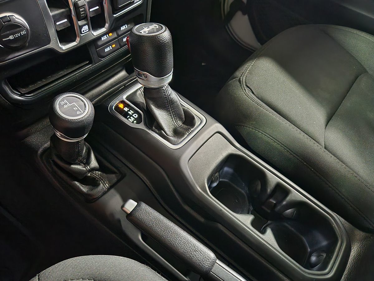 Jeep Wrangler photo 26