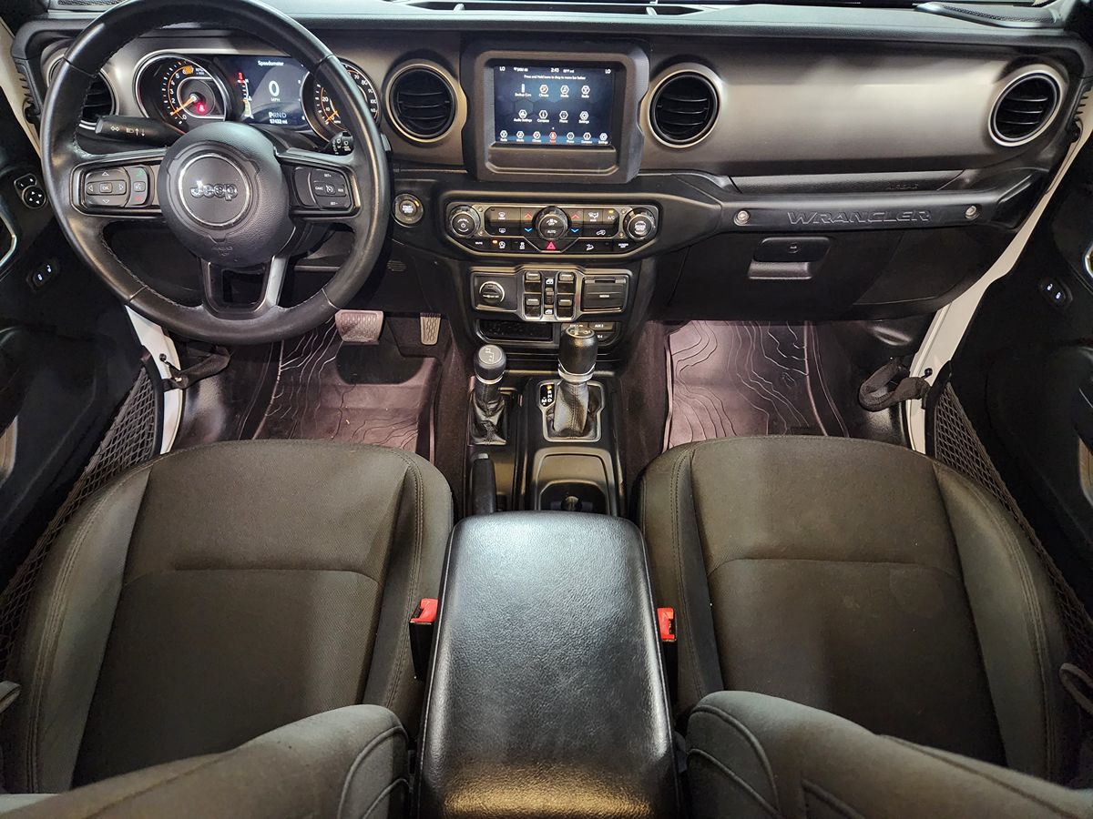 Jeep Wrangler photo 32