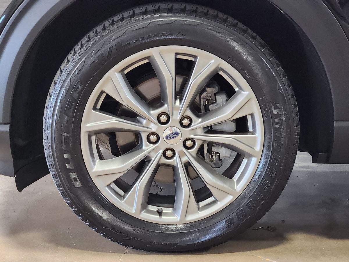 Ford Explorer photo 26