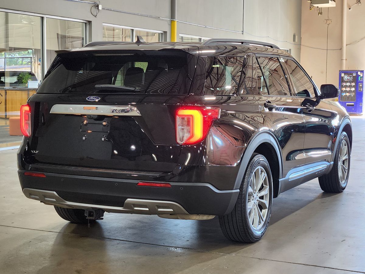Ford Explorer photo 8