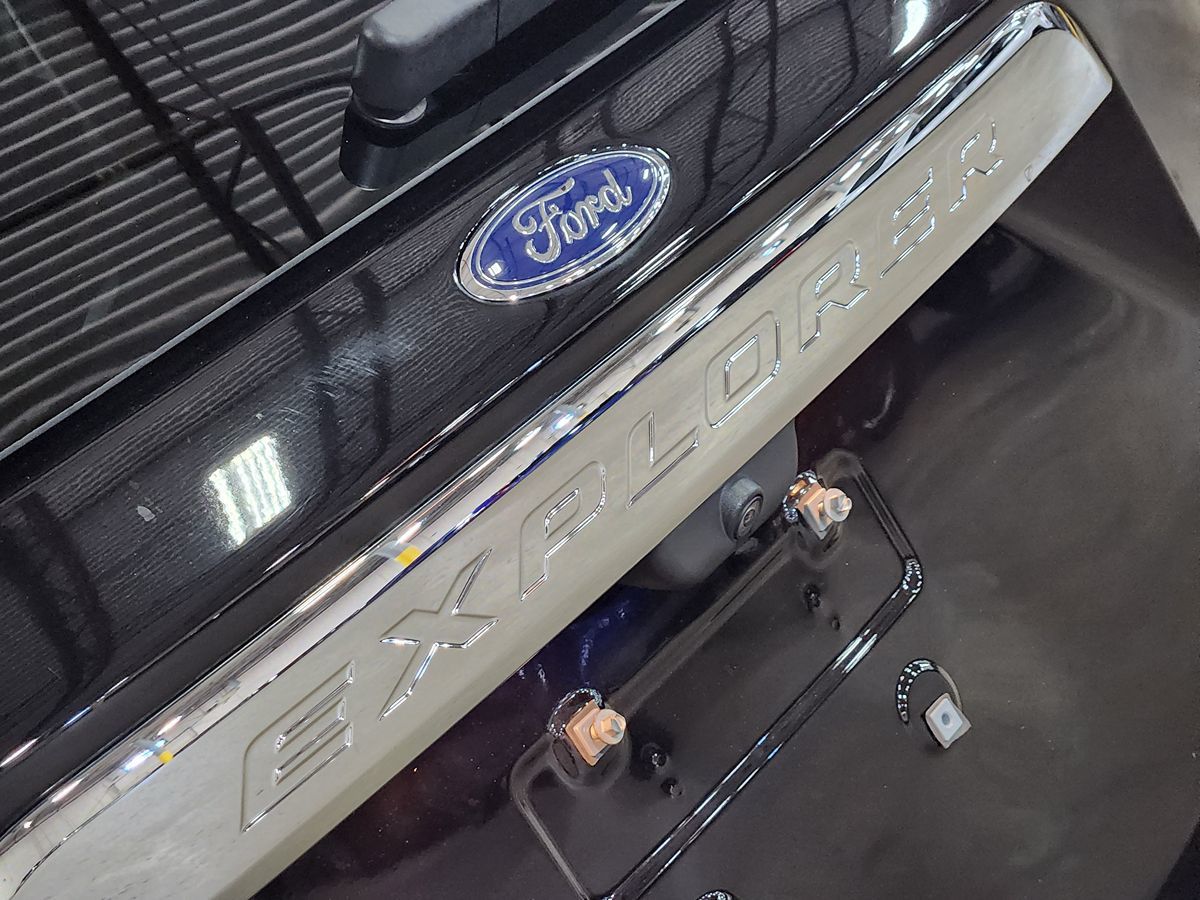 Ford Explorer photo 25