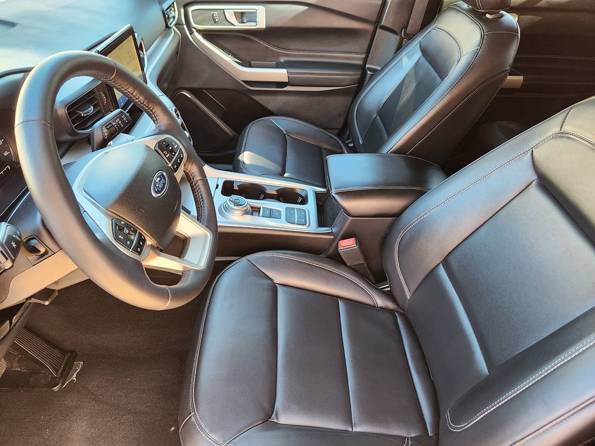 Ford Explorer photo 28