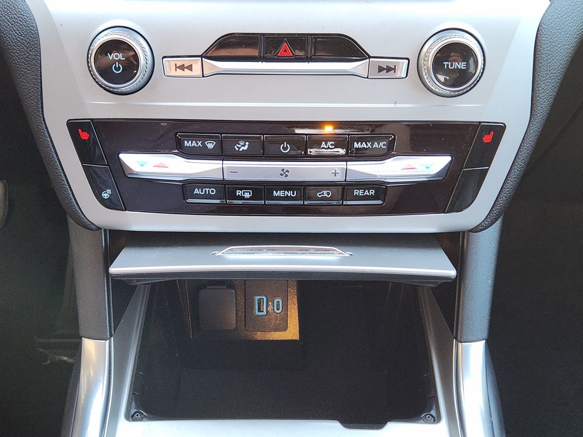 Ford Explorer photo 37