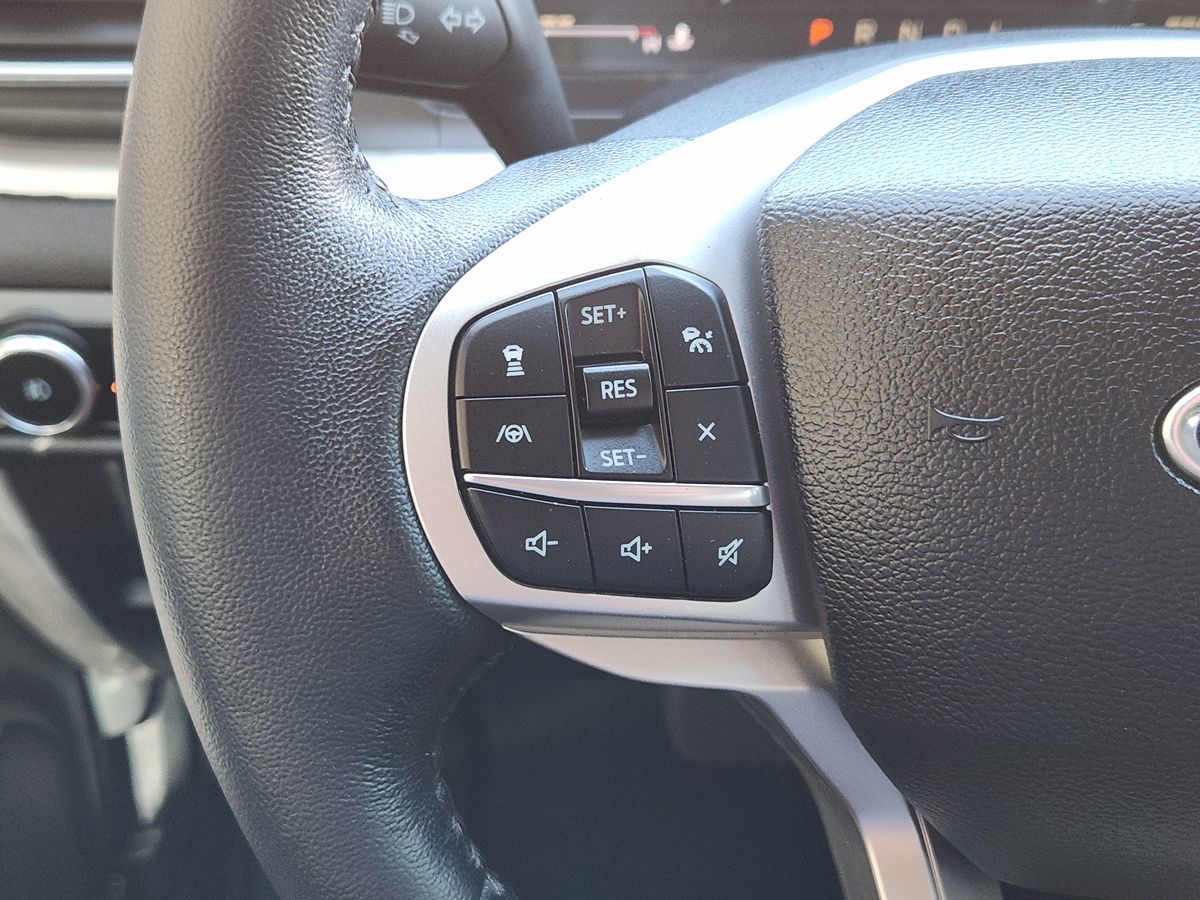 Ford Explorer photo 46