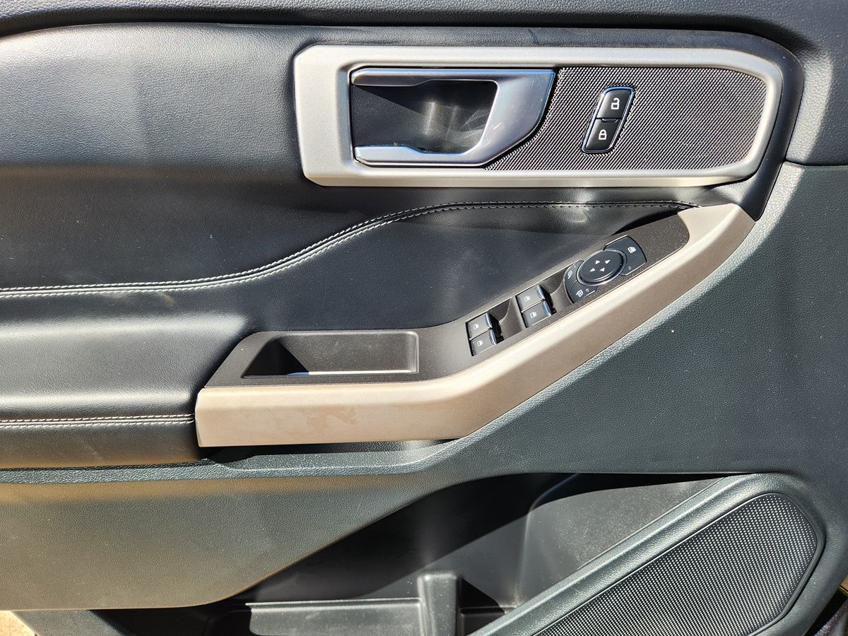 Ford Explorer photo 41