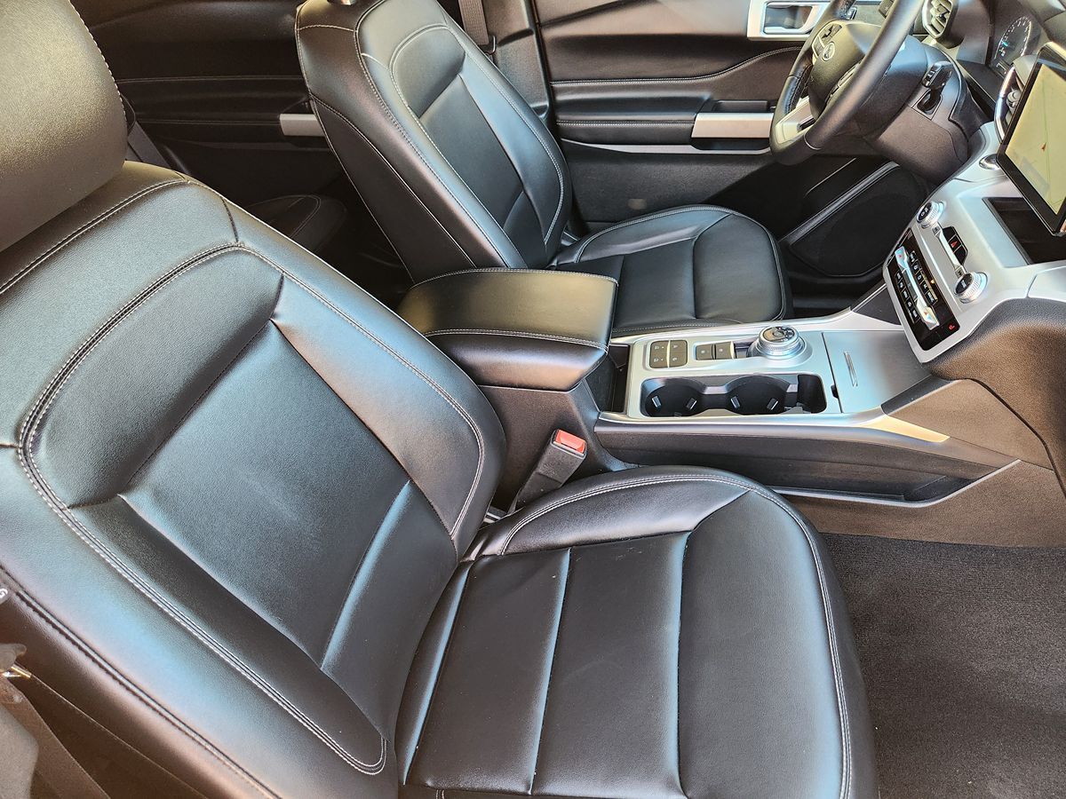 Ford Explorer photo 29