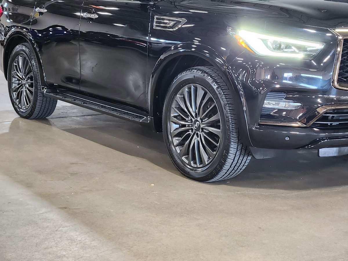 Infiniti QX80 photo 16