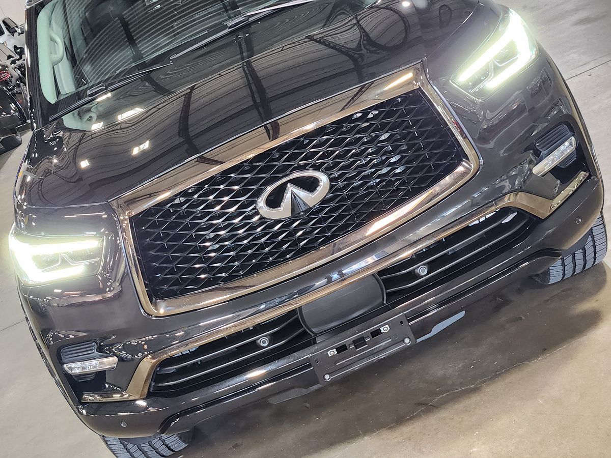 Infiniti QX80 photo 19