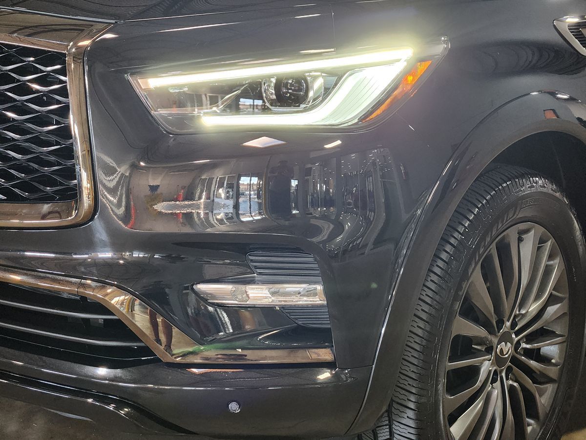 Infiniti QX80 photo 14