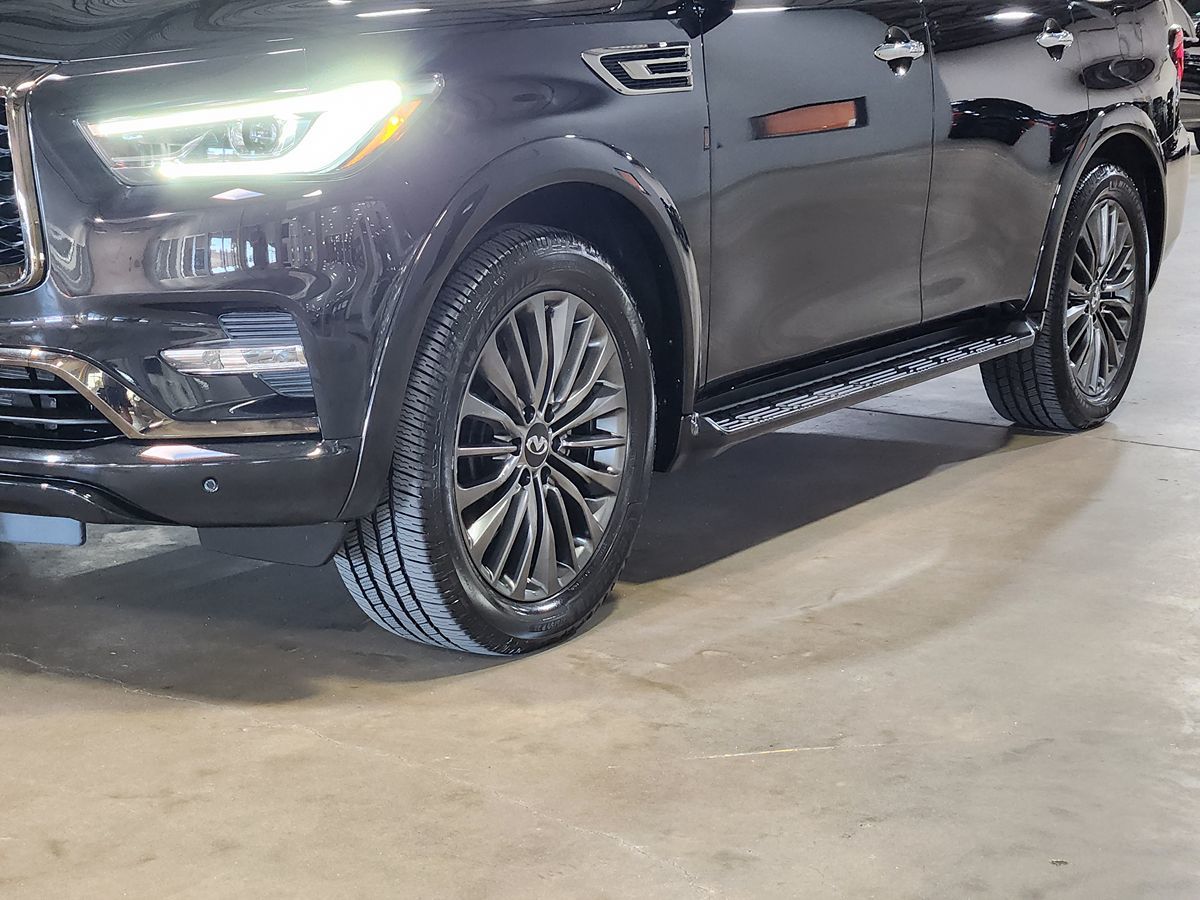 Infiniti QX80 photo 17