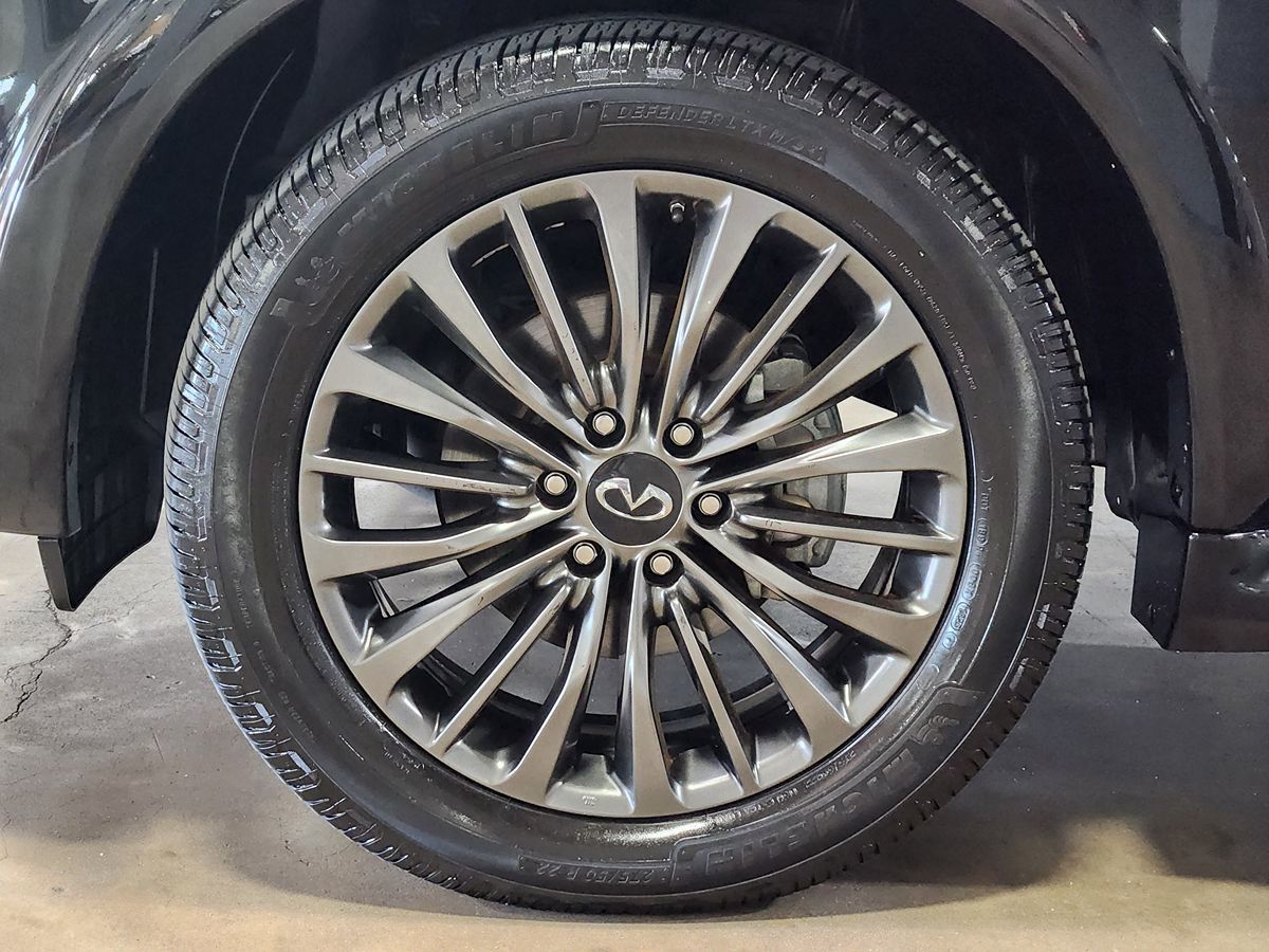 Infiniti QX80 photo 28