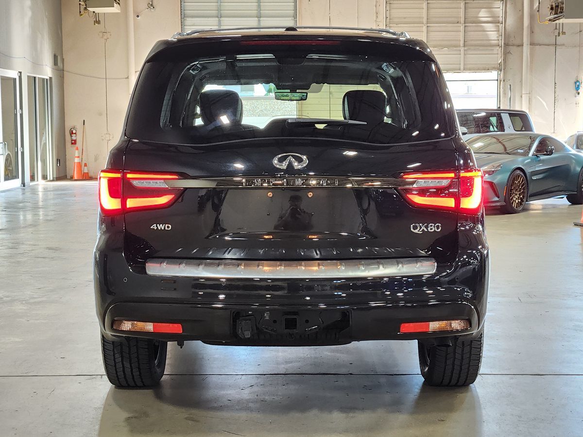 Infiniti QX80 photo 10