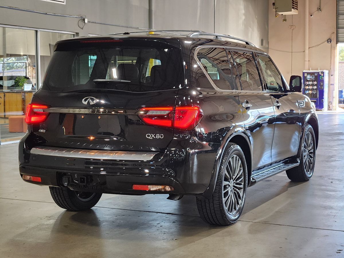 Infiniti QX80 photo 8