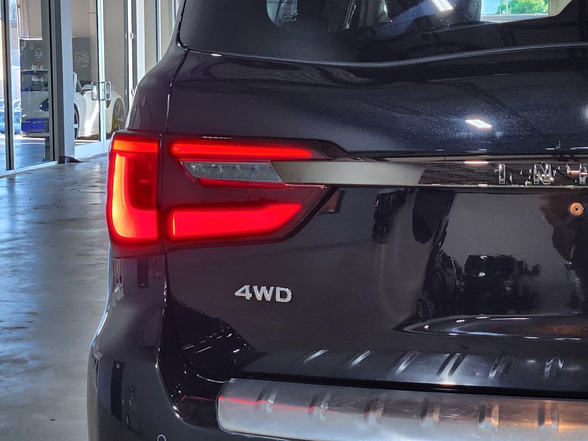 Infiniti QX80 photo 20