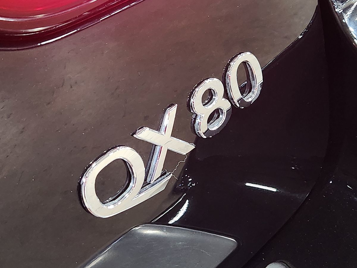 Infiniti QX80 photo 25