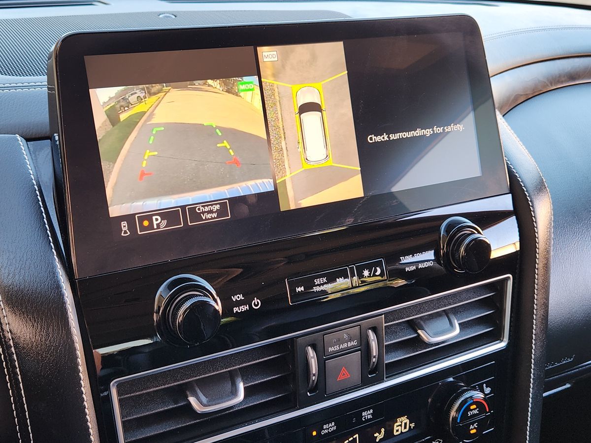 Infiniti QX80 photo 38
