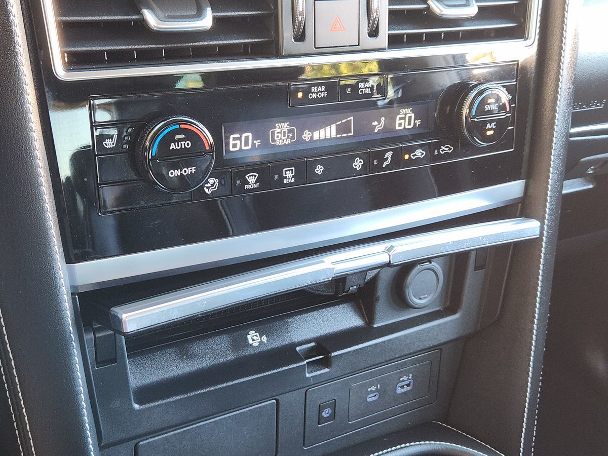 Infiniti QX80 photo 39