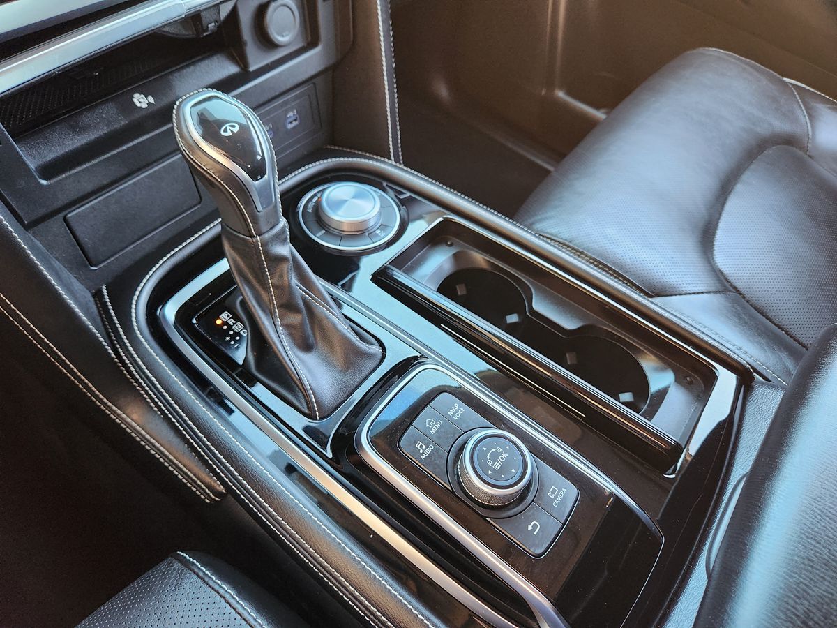 Infiniti QX80 photo 40