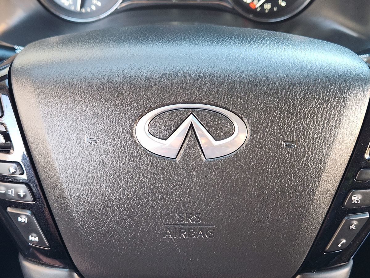 Infiniti QX80 photo 49