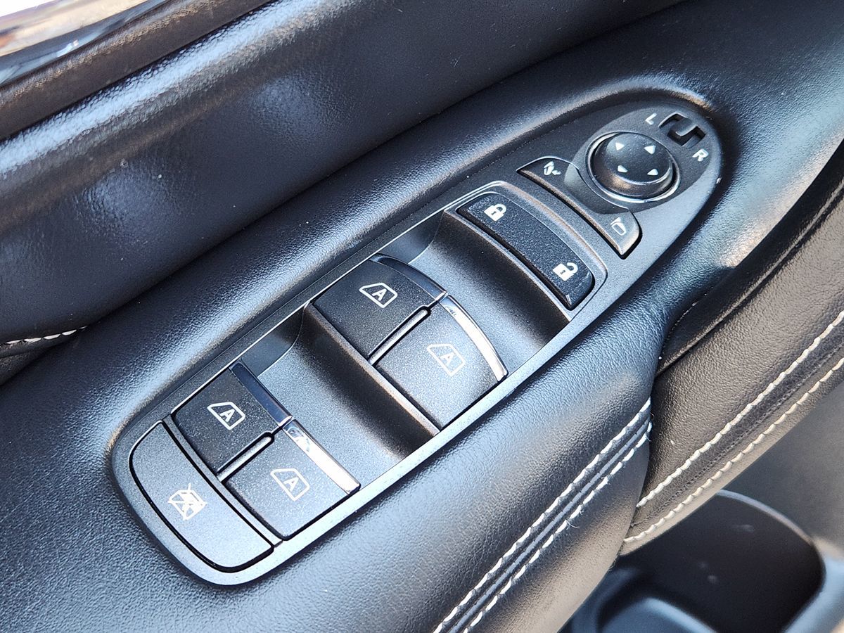 Infiniti QX80 photo 45