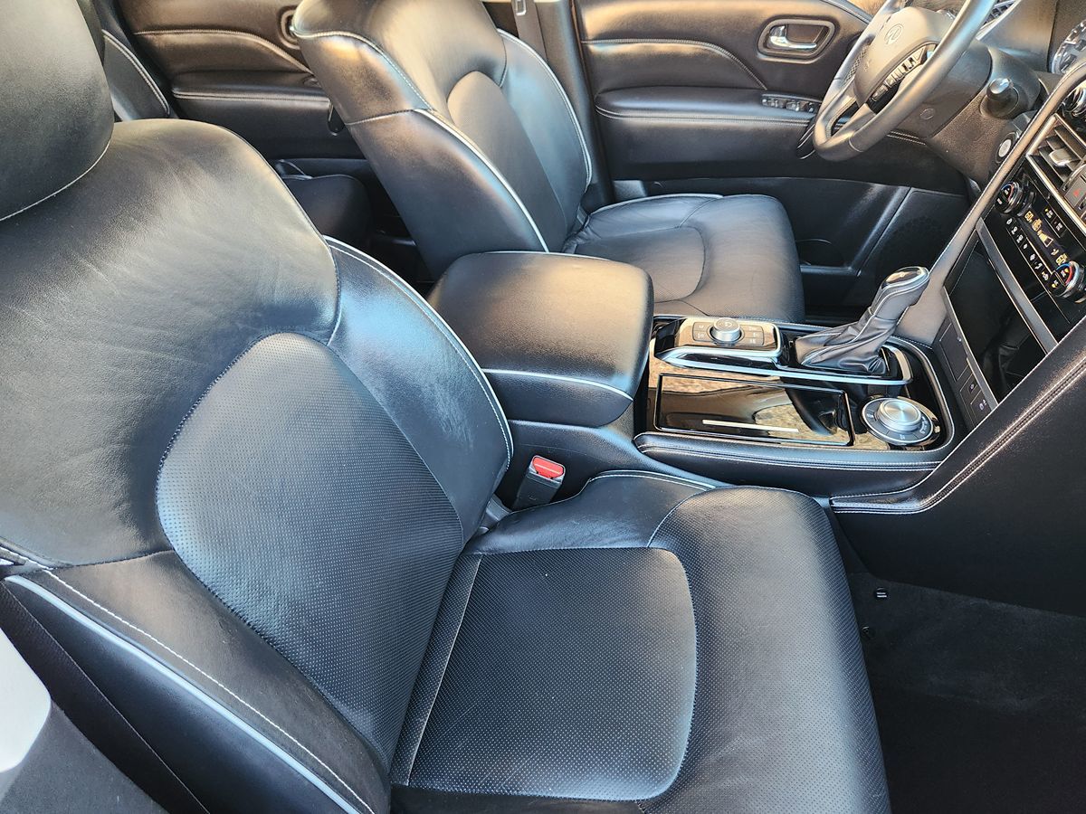 Infiniti QX80 photo 32