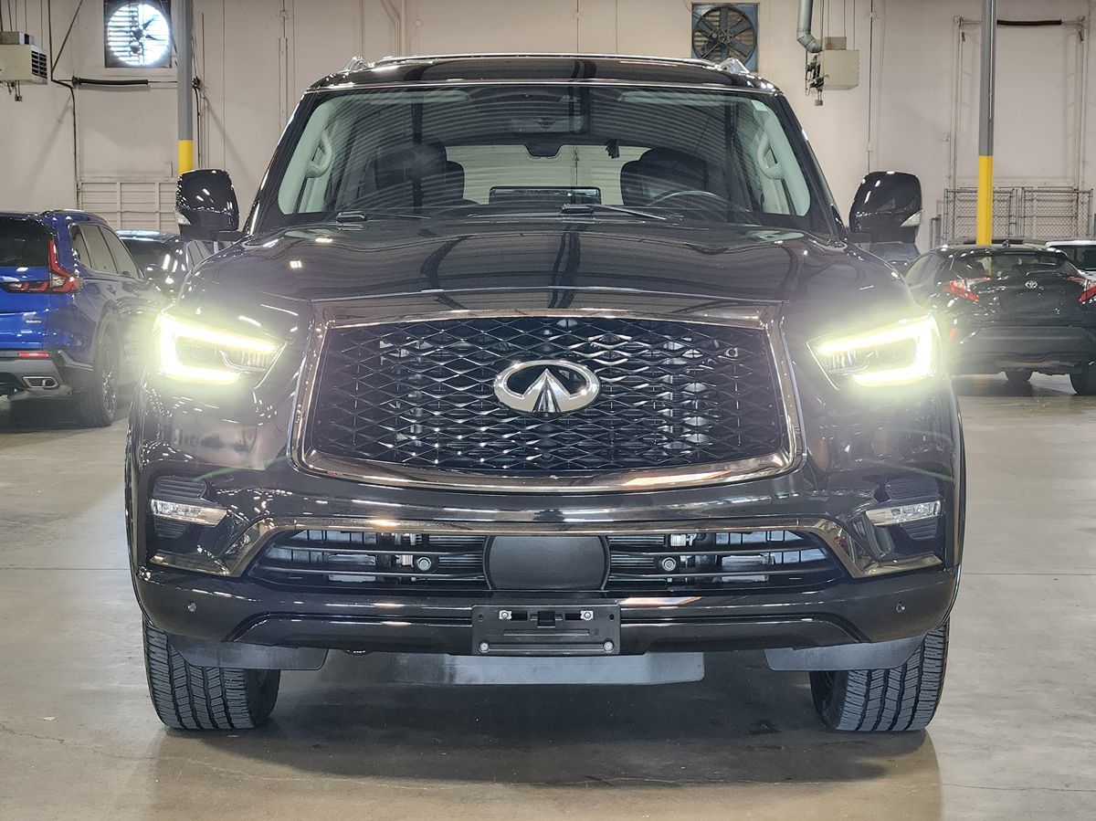 Infiniti QX80 photo 2