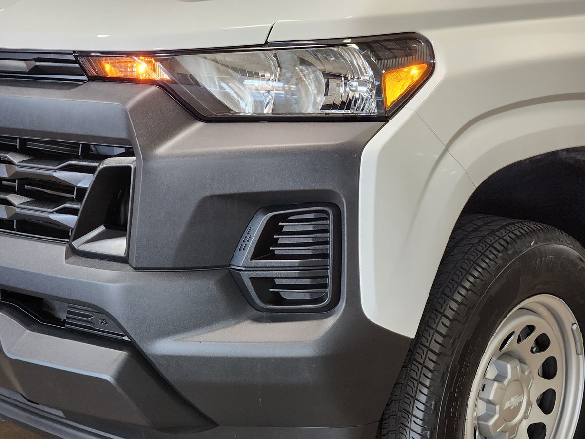 Chevrolet Colorado photo 14
