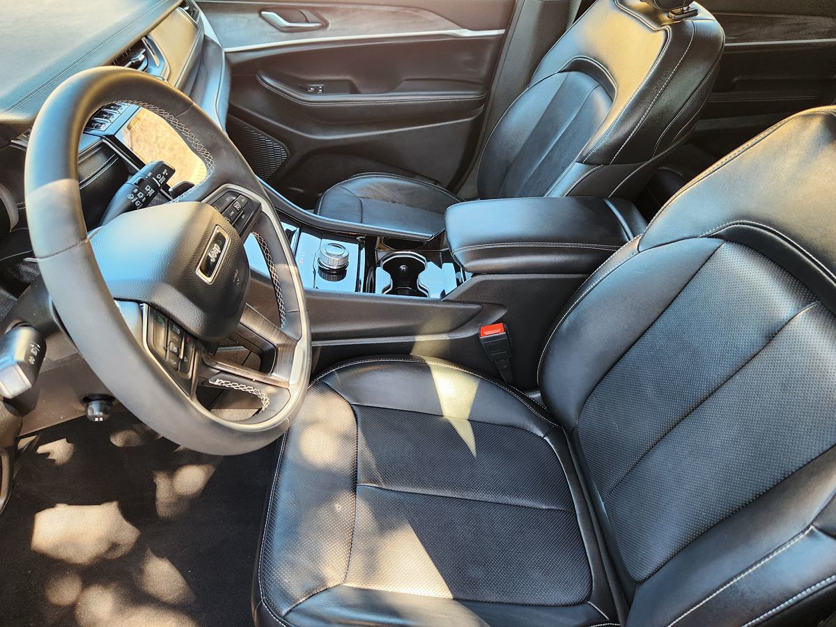 Jeep Grand Cherokee L photo 31